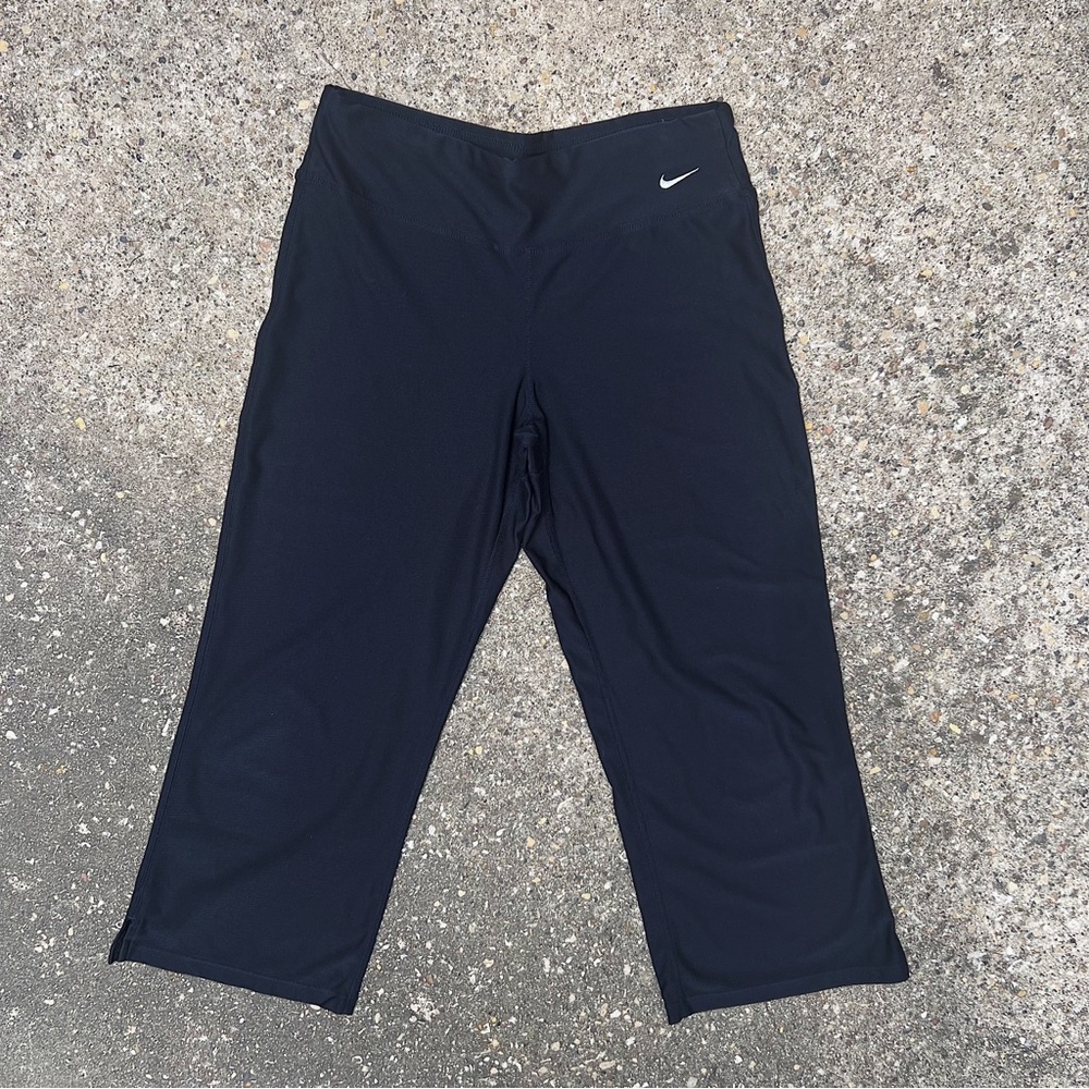 Nike Capri Leggings Black White Cropped Ankle Tights Yoga Gym Athleisure Small - Picture 3 of 8